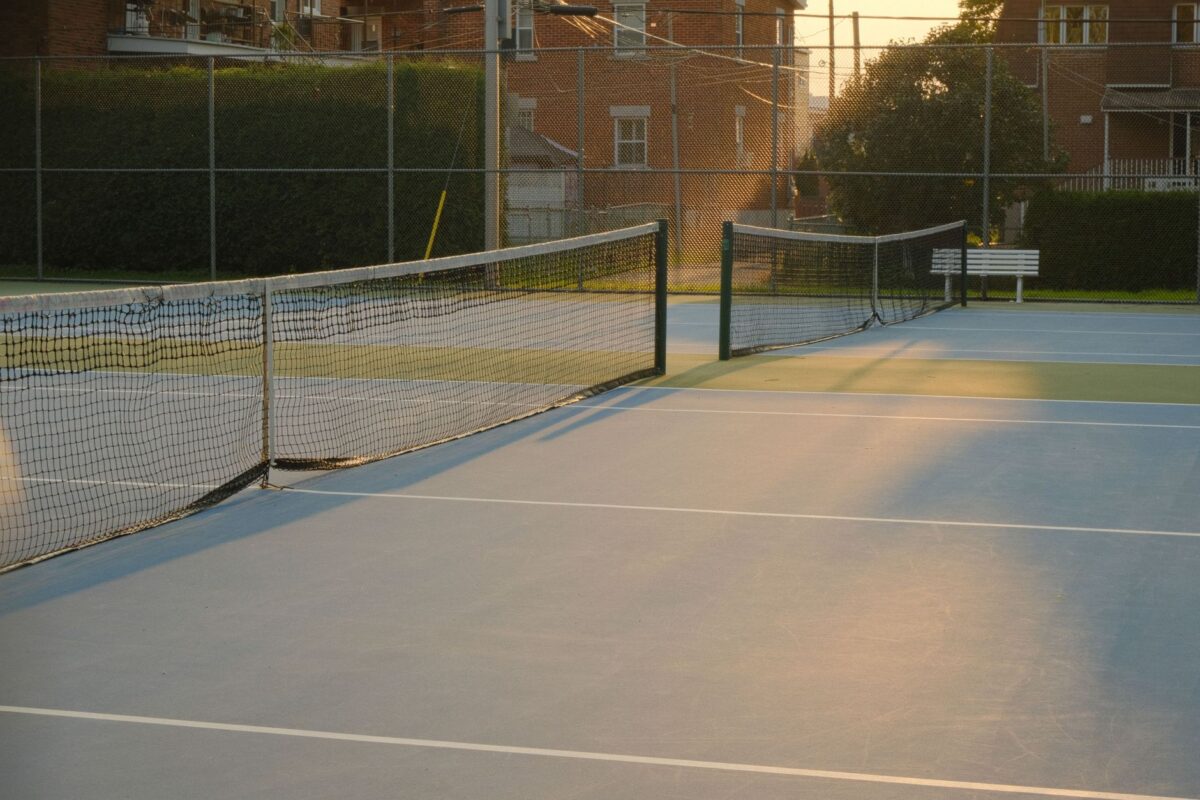 partenaire tennis près erreurs fréquentes éviter
